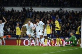 kaiyun app-比赛中球队经历激烈对抗，最终取得胜利()